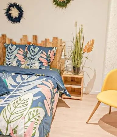 Cosy Jungle - Centre-ville -parking Prive - Wifi Apartment *